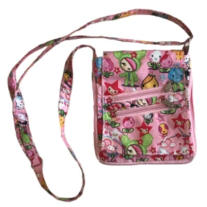 Tokidoki väska!!! - Supersöt liten väska från tokidoki!!! Den är ungefär 20x18cm stor och bandet är justerbart🫶