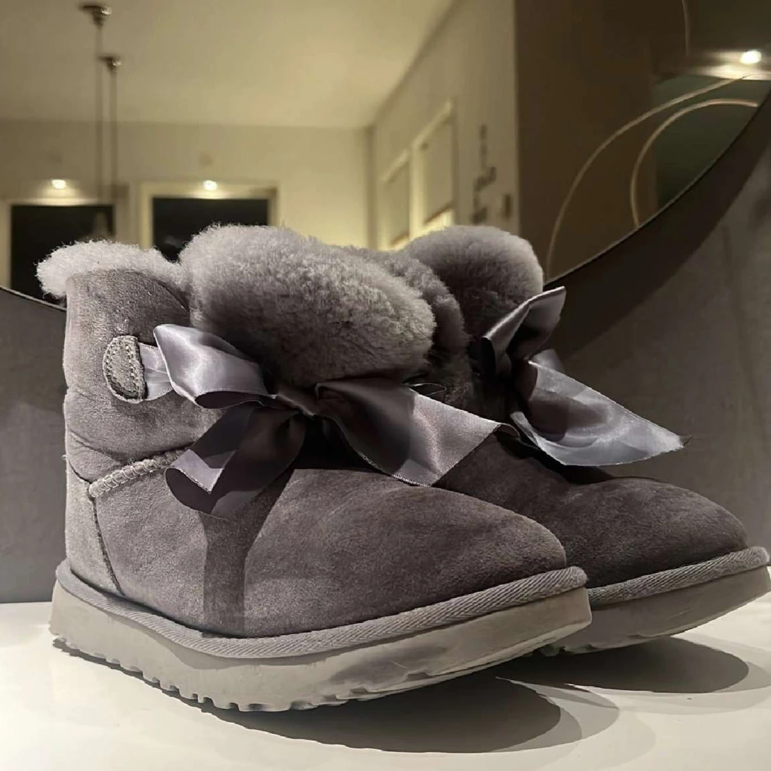 Gråa Uggs