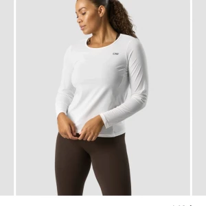 Oanvänd Iciw tränings tröja! - Köpte en för stor storlek så inte kommit till användning 