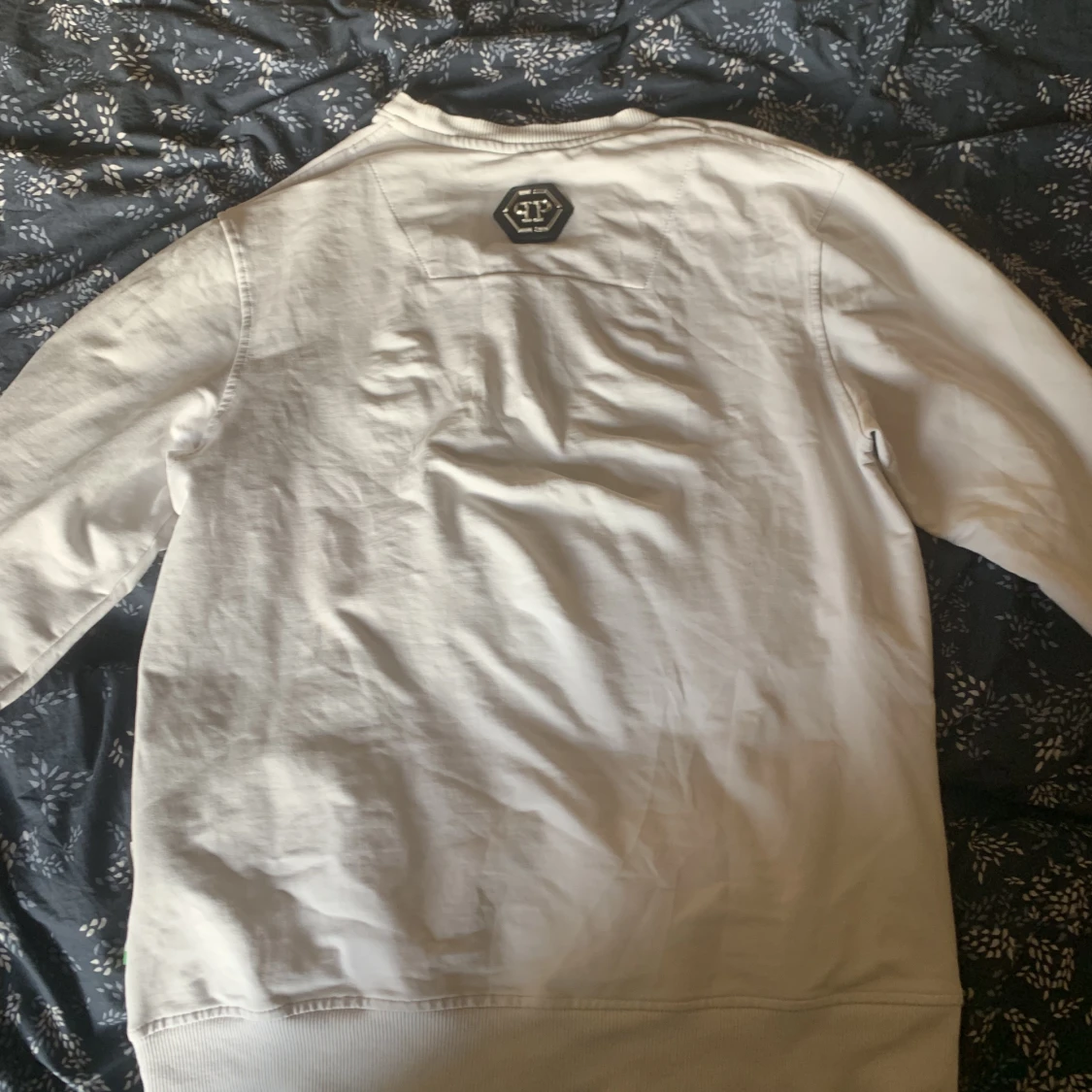 Philip plein tröja pris:500kr storlek L