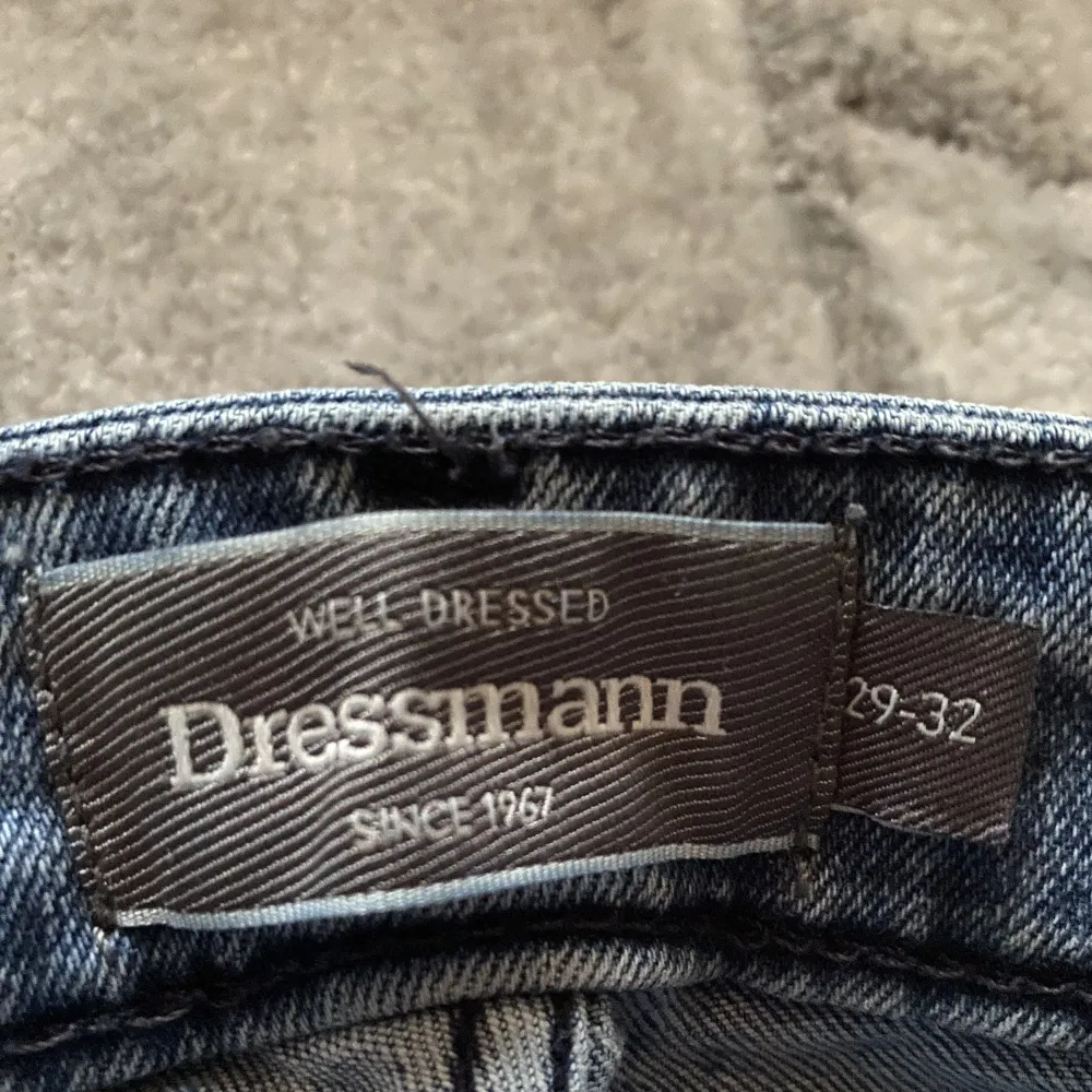 Nu säljer jag mina Dressman jeans som icke används längre, skick 9/10, används väldigt få gånger, anledning till salu: Små. Jeans & Byxor.