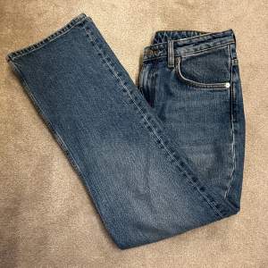 Raka cropped jeans från arket! Oanvända!   Storlek 29 OBS mer som 27/28