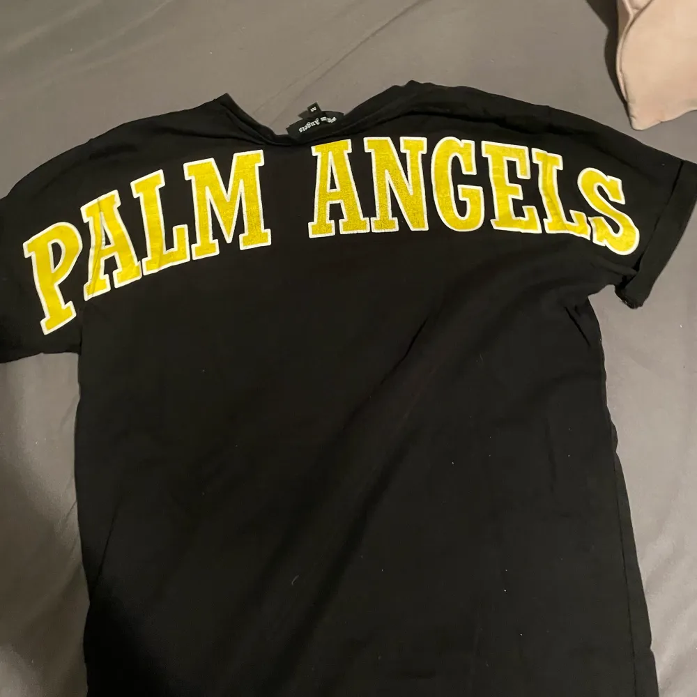 Palm angels t-shirt i storlek M. T-shirts.
