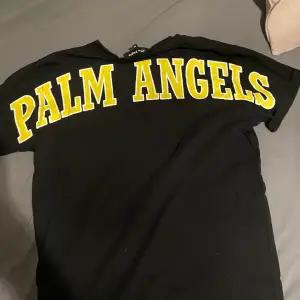 Palm angels t-shirt i storlek M