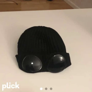 CP company mössa - Äkta, finns QR kod 