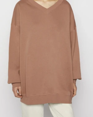 SUPER OVERSIZED V-NECK - Sweatshirt - Oanvänd. Butikpris är 270 kr nu. 