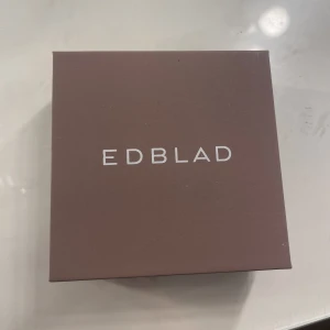Edblad halsband - Jag säljer mitt halsband från Edblad då jag föredrar silver, aldrig använd💘