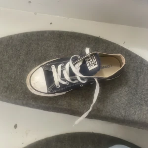 Äkta converse skod - Bra skick knappt använda kan kanske sänka priset
