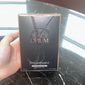 YSL Black Opium - Ysl ’Black Opium’ parfym, knappt använd!! 90 ml 