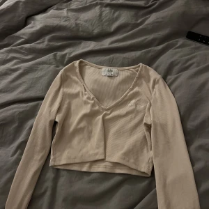 Beige topp - Beige topp Står inte för frakten 
