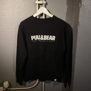 Sweatshirt från Pull&Bear, storlek M🖤använd fåtal gånger