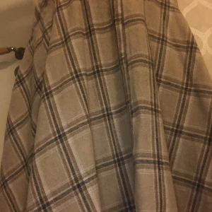 Kjol - Säljer min rutiga kjol där av att den inte kommer till användning. Storlek 160. Inga skador. Pris går att diskutera.