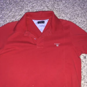 Gant pique  - Röd gant pique helt nytt skick utan hål storlek S pris kan diskuteras