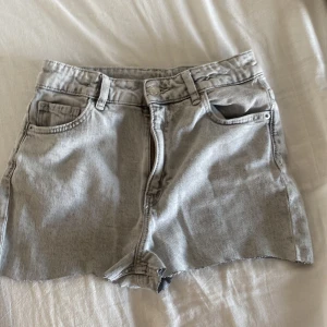 Jeans shorts - Jätte fina jeans shorts som jag aldrig använde längre så tänkte att någon annan kanske vill ha 