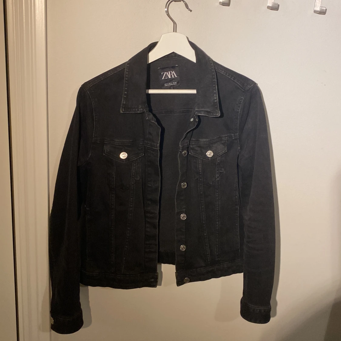 Svart jeansjacka  - 90