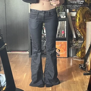 G-Star Raw Jeans!  - lågmidjade bootcut jeans från g-star! köpta på sellpy men sjölv har jag nästan aldrig använt dem ⭐️