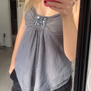 Söt topp - Jättesöt topp,inga defekter, köpt för 200🩷 Pris kan diskuteras!!