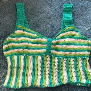 Virkad top - Ett vintage linne hemvirkat nån gång på 70-talet! Super fint och i väldigt bra skick.