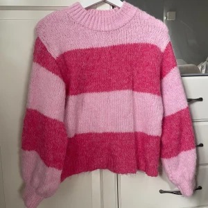 Tröja - stickad tröja från gina i strl xs🩷frakten är inräknad i priset!!