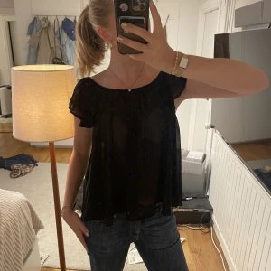 Mesh blus - Svart blus i gott skick 