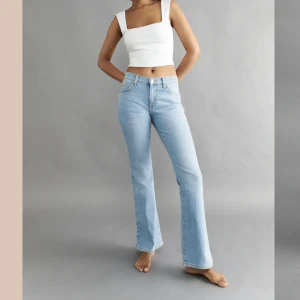 Low waist bootcut jeans - Säljer dessa jättesnygga bootcut jeansen från Gina Tricot!! Säljer då dom blivit tyvärr försmå 💓💓