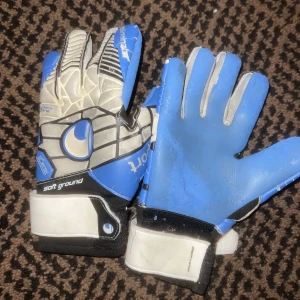 Målvaktshandskar - Använda men felfria målvaktshandskar för barn