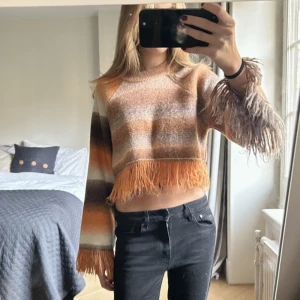 Tröja  - Säljer denna slutsålda tröja. Superbra skick då den är sparsamt använd. Perfekt höst tröja
