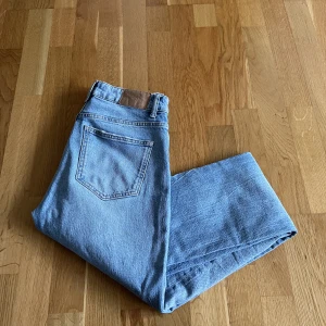Ljusblå Zara jeans  - storlek 36, S  Använda 2 gånger  Bra skick, som nya 