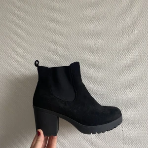 Klackskor - Så snygga höstklackar! Perfekt till hösten, köpta i Spanien och använda en gång, så toppenskick☺️