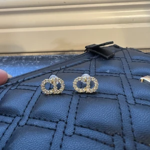 Stilrena örhängen - Jättefina oanvända örhängen. Öppen för bud, kolla gärna mina andra annonser 🌸