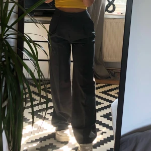 Kostymbyxor - Kostymbyxor uppsydda så de är perfekt långa på någon som är 160-165