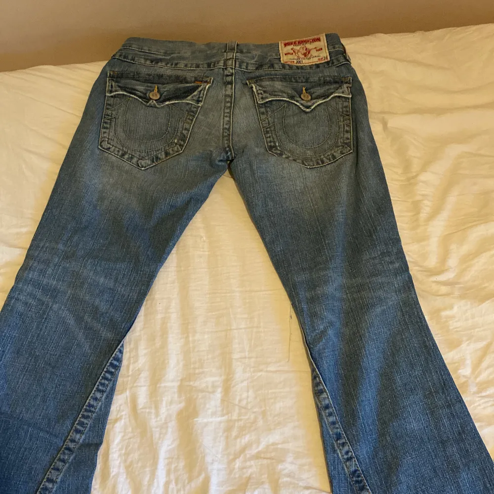 True Religion Bootcut jeans. Köpta här på Plick, säljer pga att de tyvärr inte passade ): Jättesnygga dock!. Jeans & Byxor.