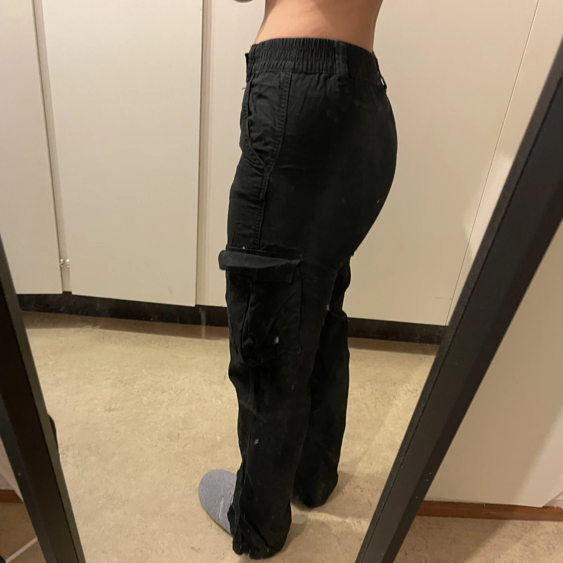 Svarta cargo byxor h&m - 90