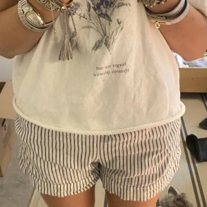 Randiga Zara Shorts - super söta zara shorts som jag brukar vika ner, kan ha som pyjamas 