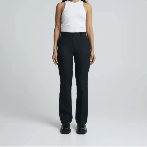 Vilma kostymbyxor  - Säljer nu mina kostymbyxor som inte kommer till användning längre då dom är förstora för mig