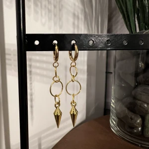 Örhängen  - Egen gjorda örhängen. 40kr + frakt 