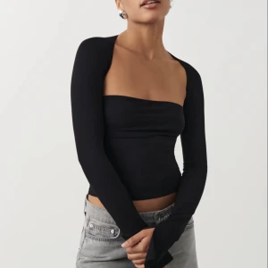 Soft touch top - Super snygg topp perfekt till alla tillfällen! I nytt skick då den bara är andvänd två gånger🤍