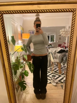 Kostymbyxor  - Säljer mina kostymbyxor från nelly, de är i storlek 40, de är lite stora för mig som är 171 cm lång. 