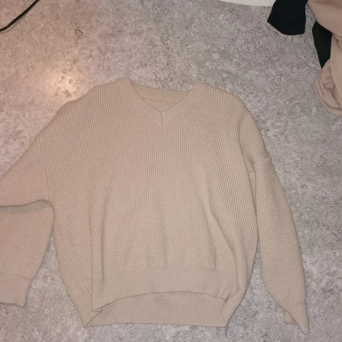 Beige stickad tröja