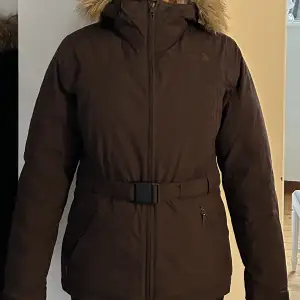 Väldigt fin vinter dun jacka från The North Face, storlek M. Tyvärr så har de inte kommit till så stor användning för mig och hoppas att de hitta en ny ägare. Se mina övriga aktioner! ❤️