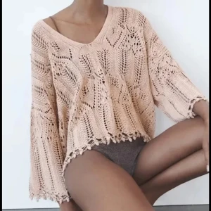 Rosa tröja zara - Säljer denna slutsålda ljusrosa tröjan från zara nypris 399kr💓 den kommer tyvärr inte till användning🩷 i storlek s! 