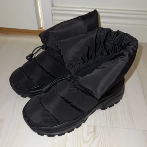 Vinterskor  - Vintersko från HM i storlek 37.  Använd ett par gånger förra vintern 