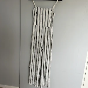 Jumpsuit - Randig jumpsuit från Bershka