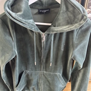 Juicy Couture sett - I fint skick, inte använd så mycket. 🩷 Köpt för 2500kr