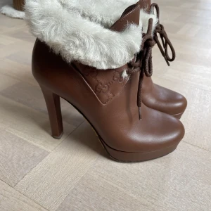 Gucci - Använts en gång inne.  Köpt i Oslo. Nypris: 10500kr