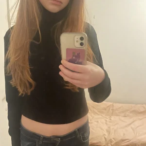 Turtröja Beck tröja  - Jättefin turtel neck tröja. Säljer pga den är lite för liten för mig men annars jätte fin. Om du har fler frågor kontakta gärna mig 💕💕