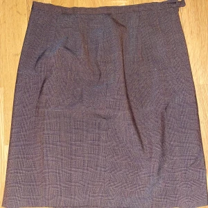 Tjol - Säljer denna tjol då den inte längre kommer till användning. passar mig som är 170 o rätt smal