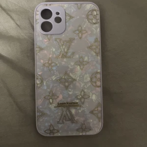 Säljer detta skalet. Har aldrig använt eftersom jag köpte den för fel mobil - Den är i helt nytt skick Obs möts bara upp i Göteborg 