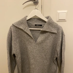 Stickade tröja - En jättefin grå stickad tröja från Gina tricot 🩶