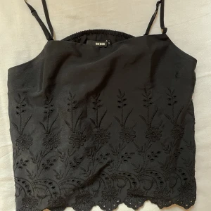 Topp - Superfin topp från bilbok! Jättefin nu till sommaren! Nästan aldrig använd 